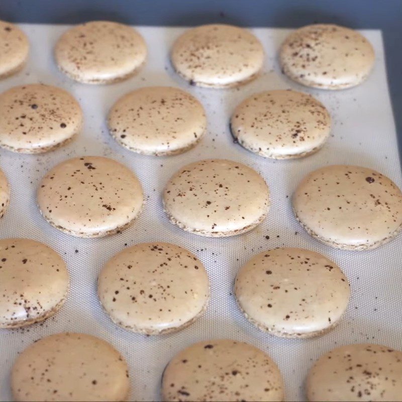 Step 4 Baking the cake Coffee macaron with flour