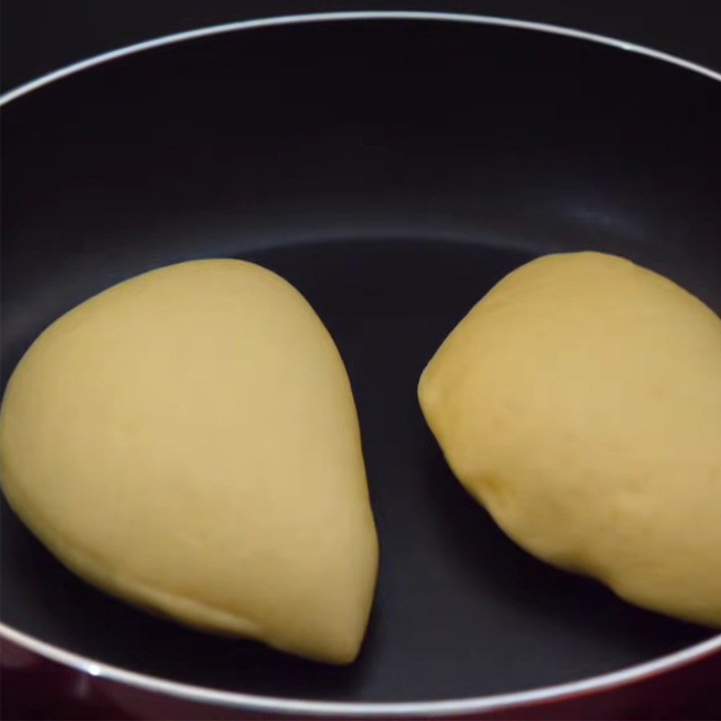 Step 4 Bake the bread in a pan Honey-filled bread using a pan