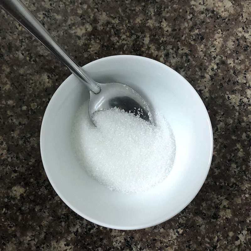 Step 2 Toast the bread for the first time and make the milk sugar sauce for butter sugar dried bread