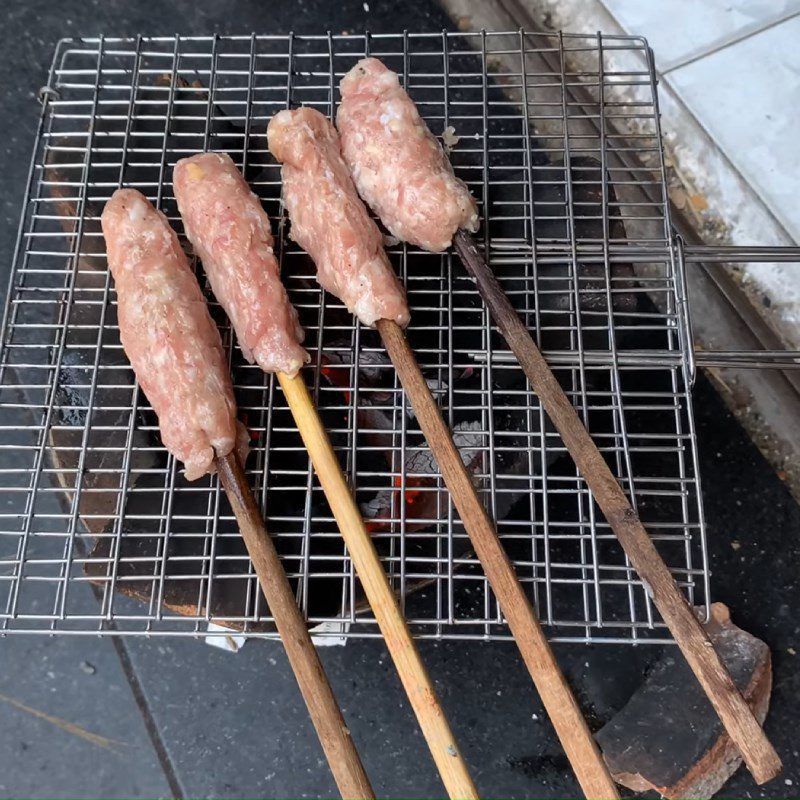 Step 3 Grilling the spring rolls Grilled spring rolls with vermicelli