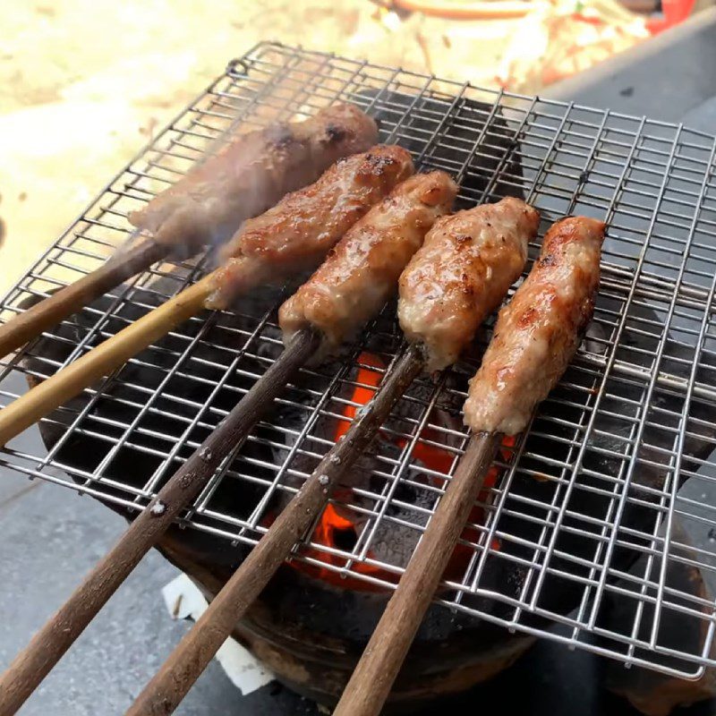 Step 3 Grilling the spring rolls Grilled spring rolls with vermicelli