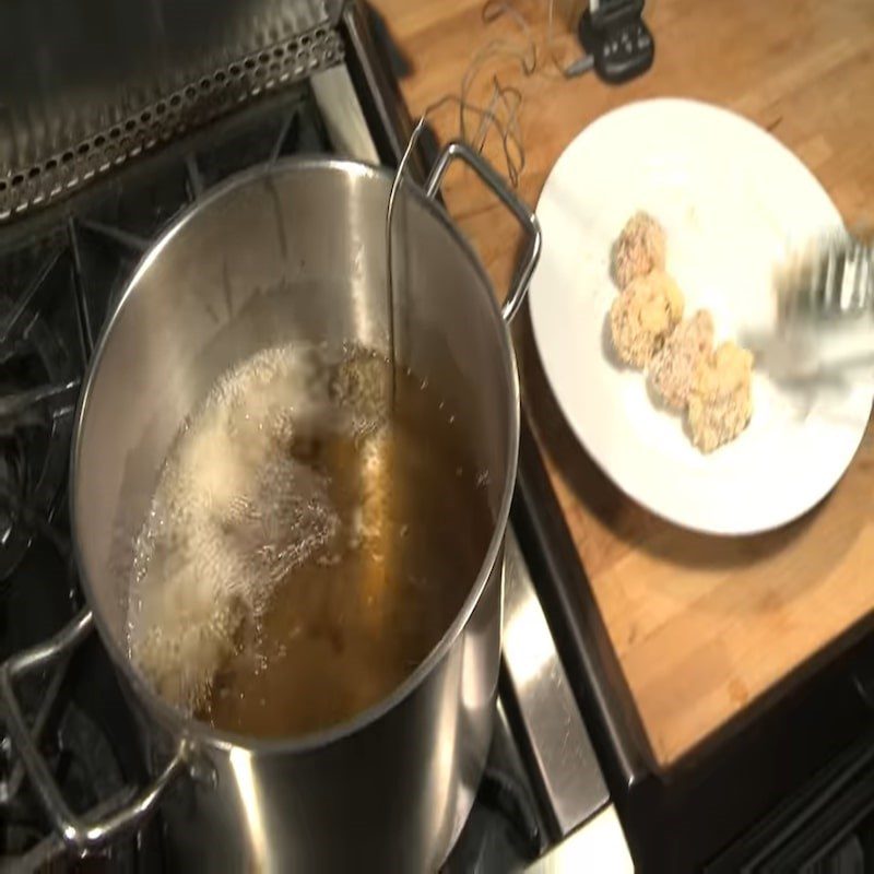 Step 4 Fry pig brain Crispy fried pig brain