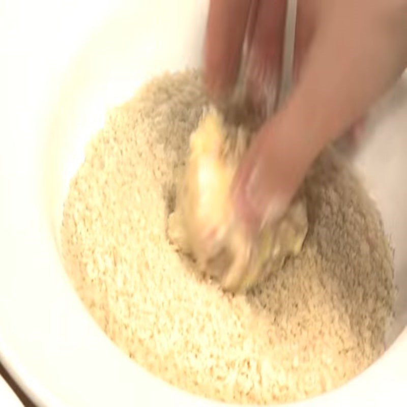 Step 3 Coating the pig brain Crispy pig brain