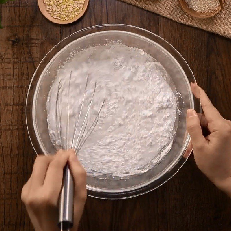 Step 2 Mix the flour for Sweet Rice Cake with Palm Sugar