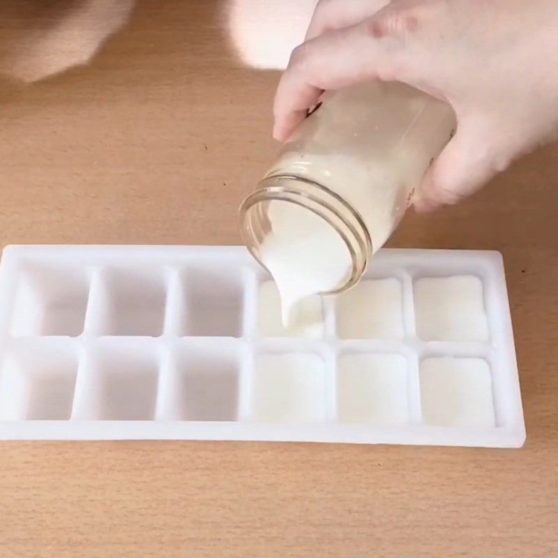 Step 4 Mix gelatin and pour into yogurt mold Soft yogurt for baby weaning