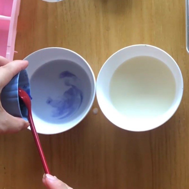 Step 4 Mix Gelatin and Pour into Yogurt Molds Soft Yogurt Rolled with Coconut Crumbs for Baby Weaning