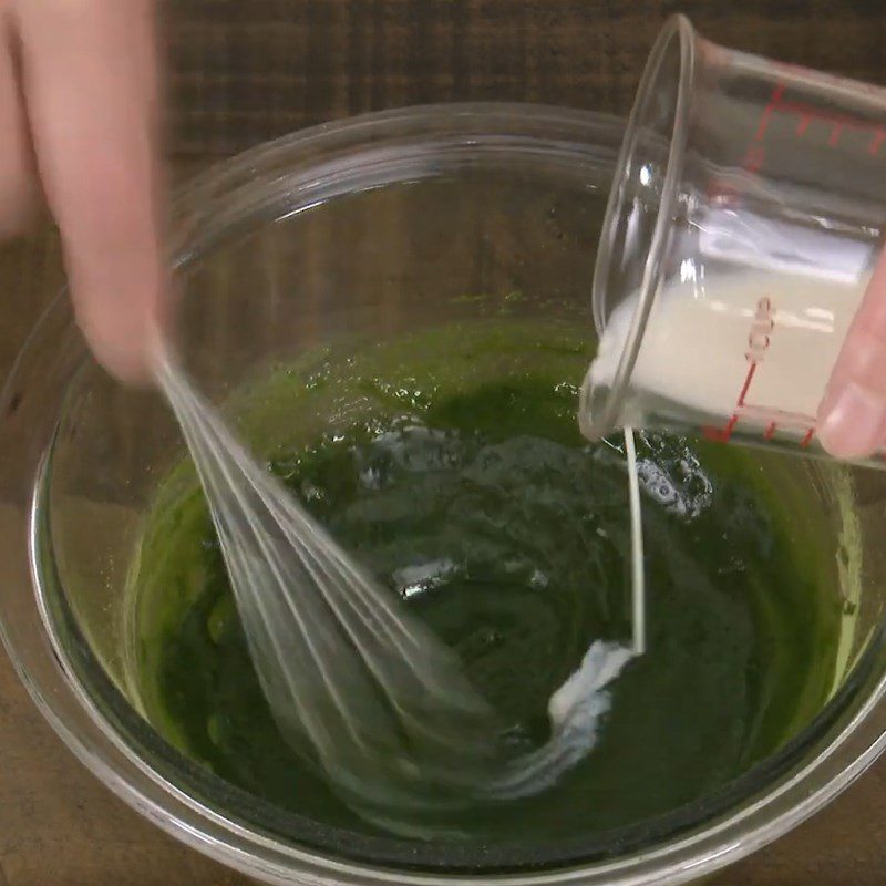 Step 1 Mix the matcha for Matcha Kuzumochi