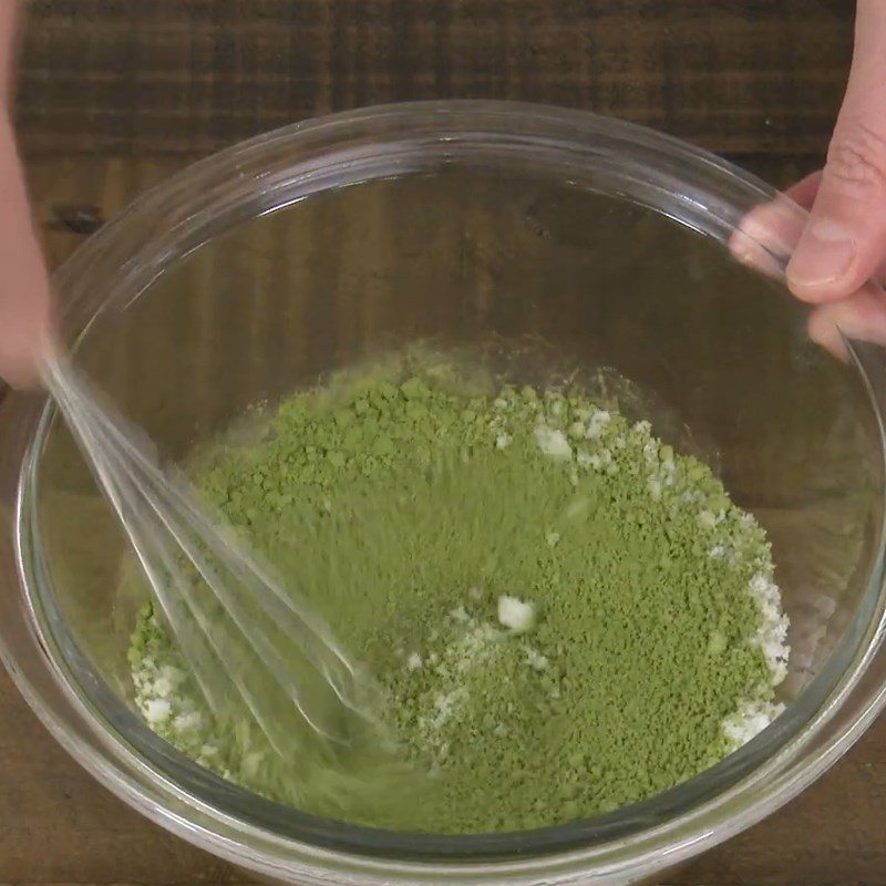 Step 1 Mix the matcha for Matcha Kuzumochi