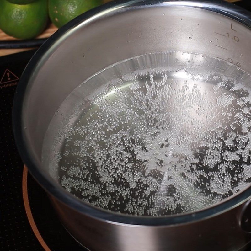 Step 2 Make the dipping sauce for grilled meat vermicelli Sweet and sour garlic chili dipping sauce