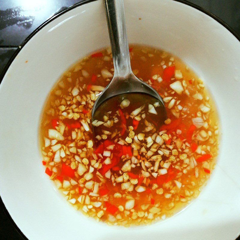 Step 2 Mix the garlic chili fish sauce Fried Mackerel with Garlic and Fish Sauce