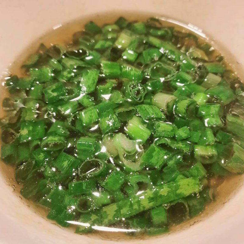 Step 6 Mixing fish sauce and scallion oil Fried pork rib rice