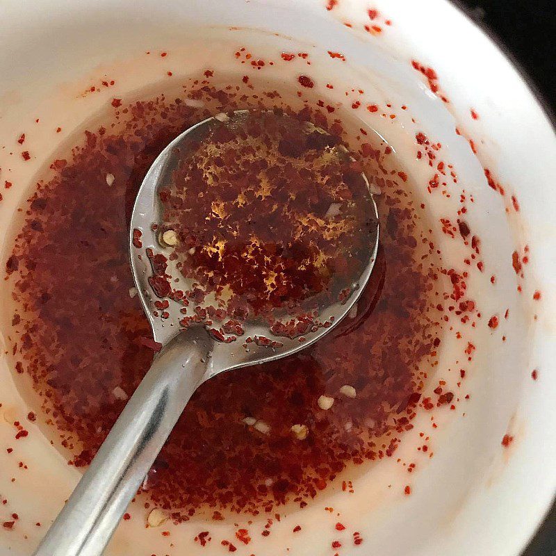 Step 1 Prepare the sauce for Fried Noodles with Butter, Garlic, and Chili (recipe shared by users)