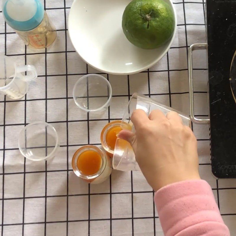 Step 5 Mix and pour the orange pudding mold