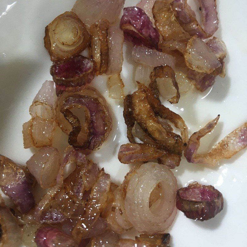 Step 2 Sautéing onions and frying lemongrass Fried mackerel with lemongrass and chili