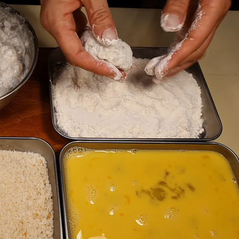 Step 3 Coat and fry the shrimp filling Shrimp hamburger