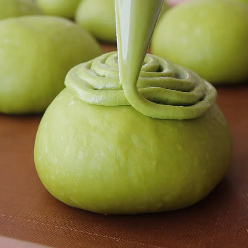 Step 5 Apply matcha cream and bake Papparoti green tea cake