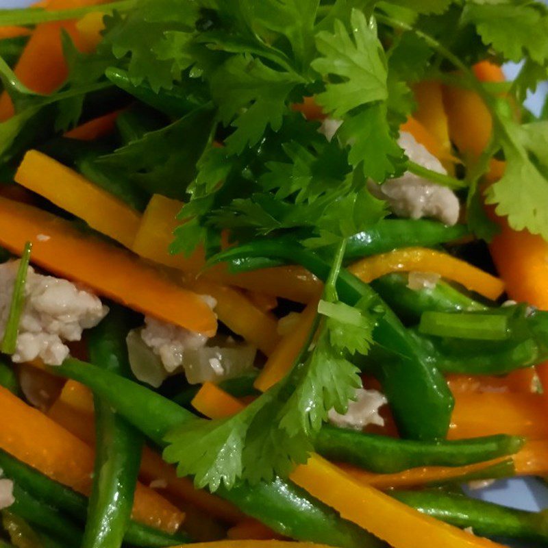 Step 4 Finished Product Stir-fried green beans with meat and carrots