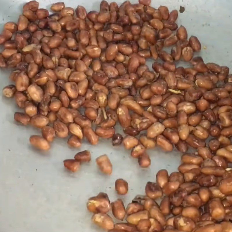 Step 1 Roasting peanuts Ray cake - pineapple cake