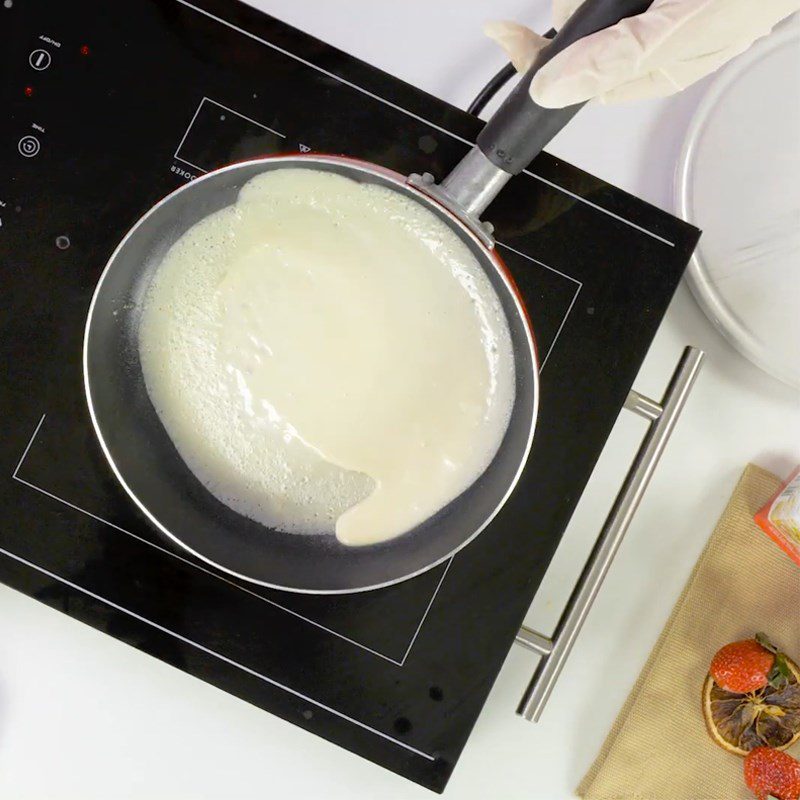 Step 2 Sift the cake flour Lychee rose crepe