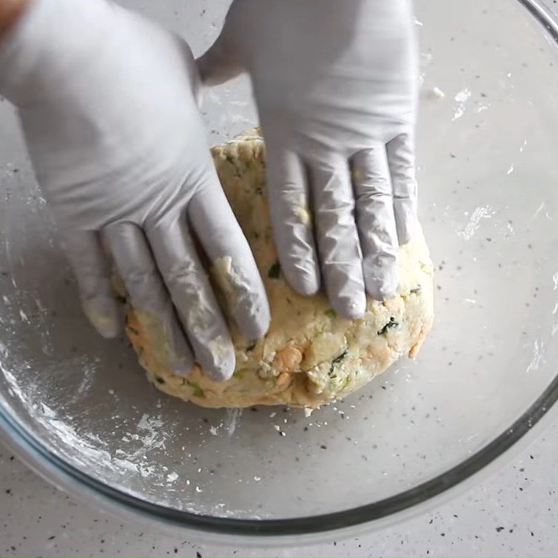 Step 2 Sift, mix the dough for savory cheese and onion scones