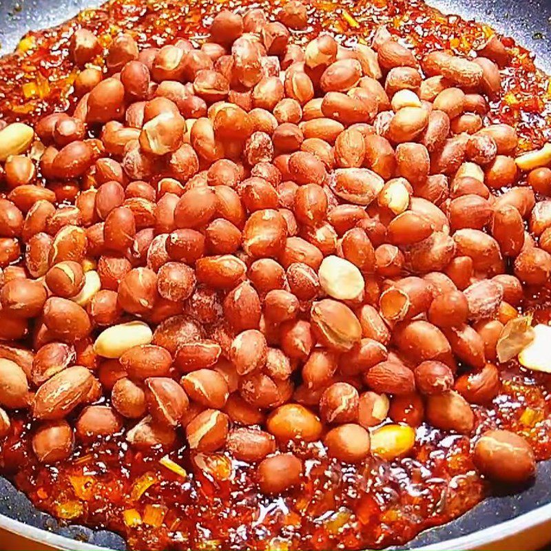 Step 3 Caramelize peanuts with sweet sauce Caramelized peanuts with vegetarian sweet sauce