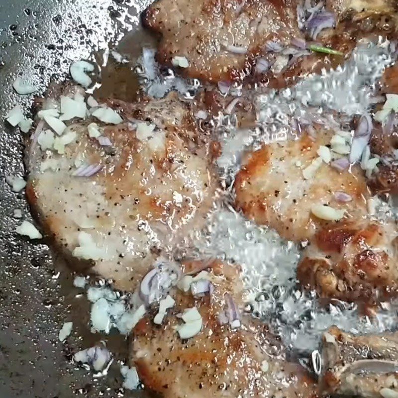 Step 3 Braise the ribs Sweet and salty braised pork chops