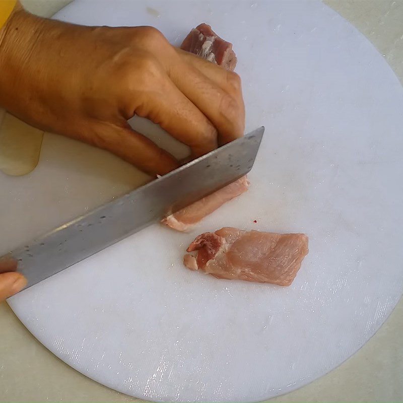 Step 2 Wash and mince the meat watercress with minced meat