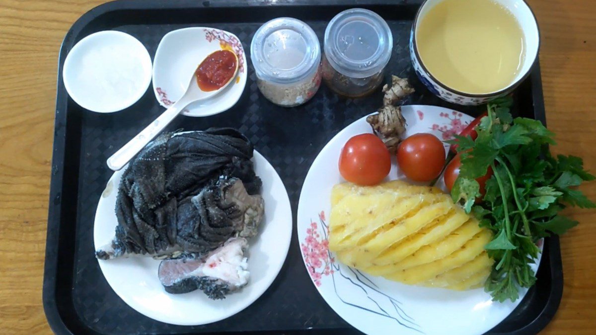 Ingredients for stir-fried beef with pineapple