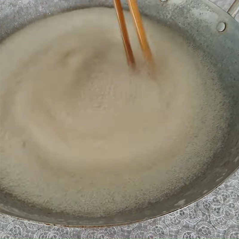 Step 1 Cook the sugar with coconut milk for coconut pressed cake with coconut filling