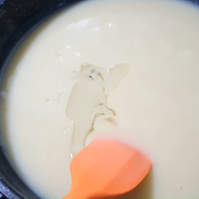 Step 2 Cook mung bean filling for the chewy cake made from glutinous rice flour with mung bean filling