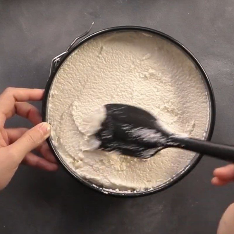 Step 4 Poured mold and steamed sticky rice with flavor Blue butterfly flower sticky rice with cassava