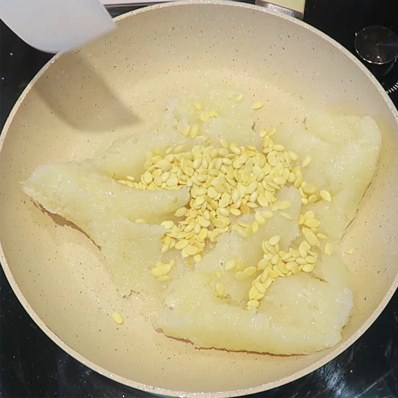 Step 2 Cook the coconut filling Chocolate mooncake with coconut filling