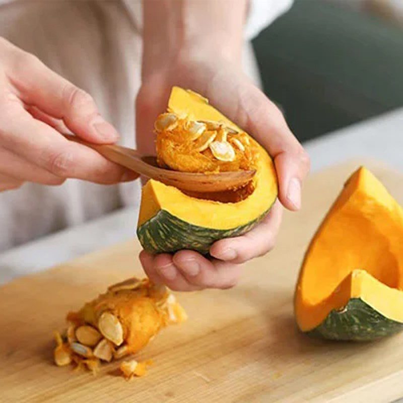 Step 1 Prepare the pumpkin for stir-fried pumpkin with smoked meat