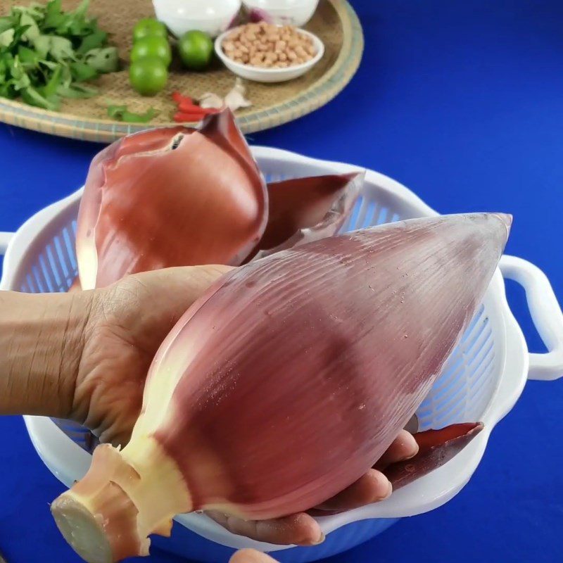 Step 1 Prepare banana flower Boiled Banana Flower Salad - Shredded Banana Flower