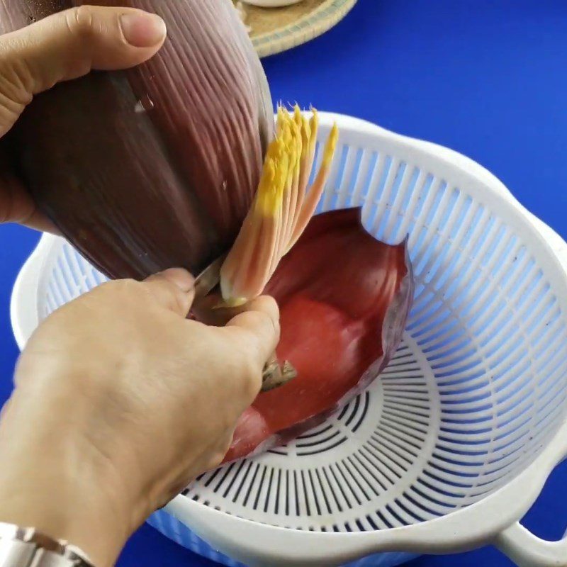 Step 1 Prepare banana flower Boiled Banana Flower Salad - Shredded Banana Flower