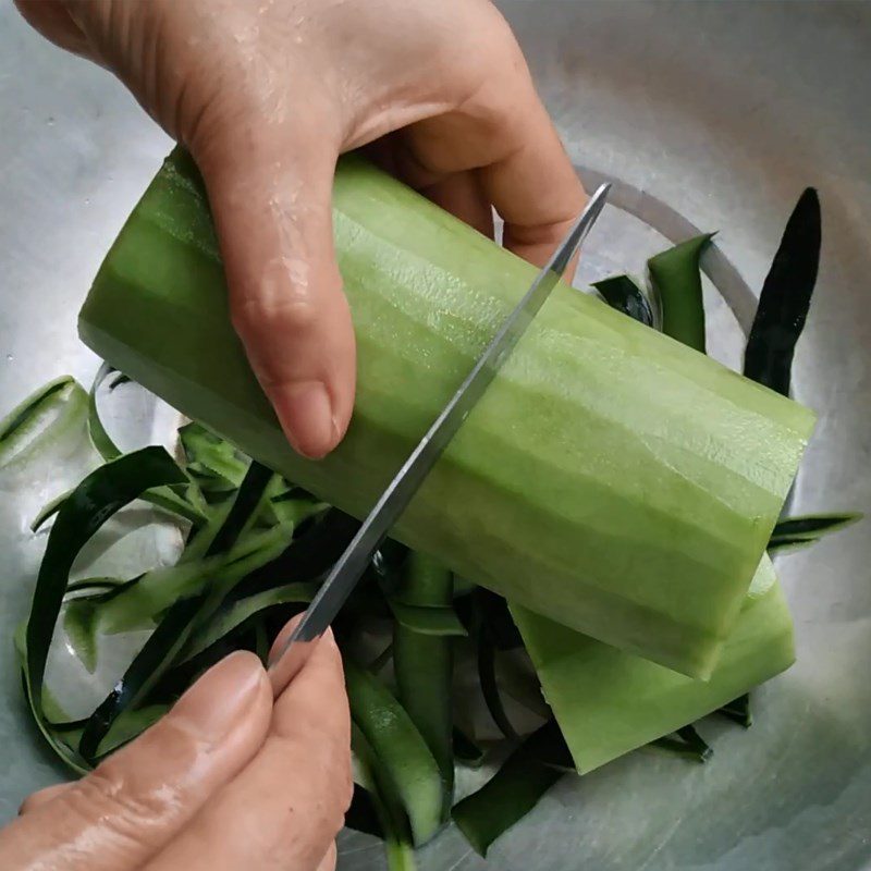 Step 3 Prepare the winter melon for the soup with winter melon