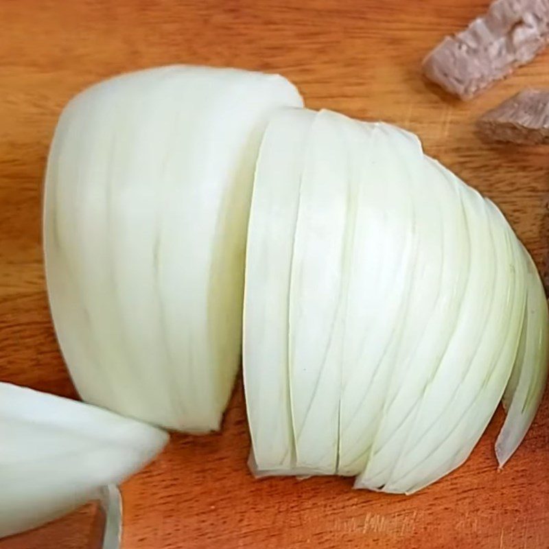 Step 1 Prepare vegetarian beef slices for Stir-fried Rice Noodles