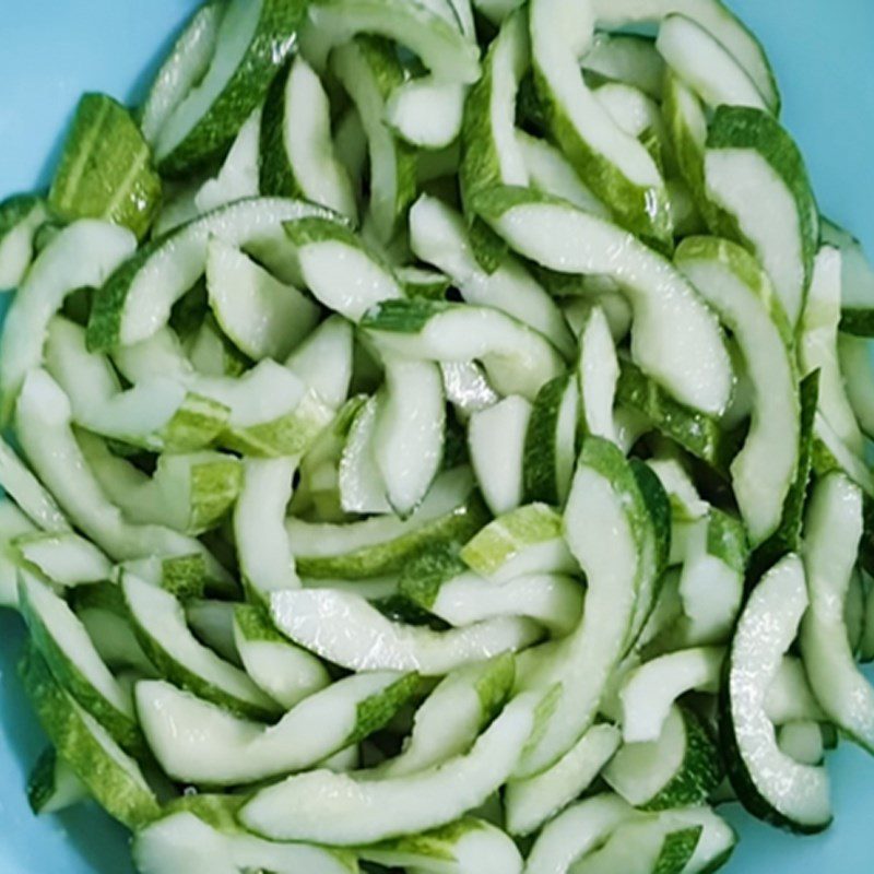 Step 1 Prepare vegetarian beef slices for Stir-fried Rice Noodles