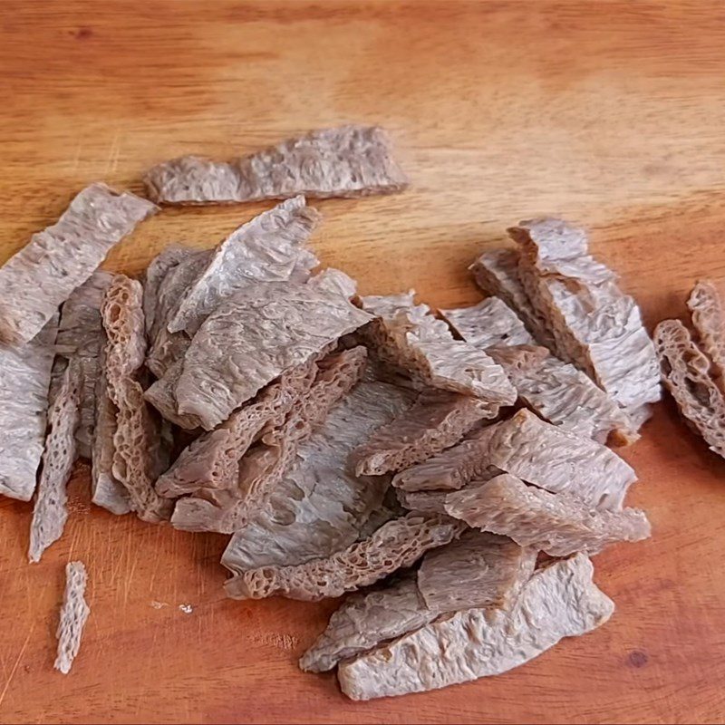 Step 1 Prepare vegetarian beef slices for Stir-fried Rice Noodles