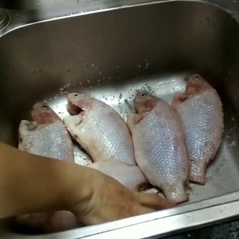 Step 1 Prepare the fish Fried fish using an air fryer