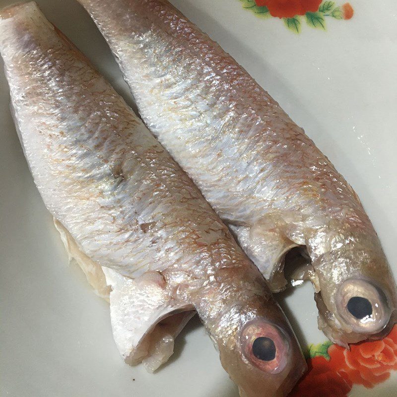 Step 1 Prepare the fish Fried Fish with Garlic and Chili Sauce