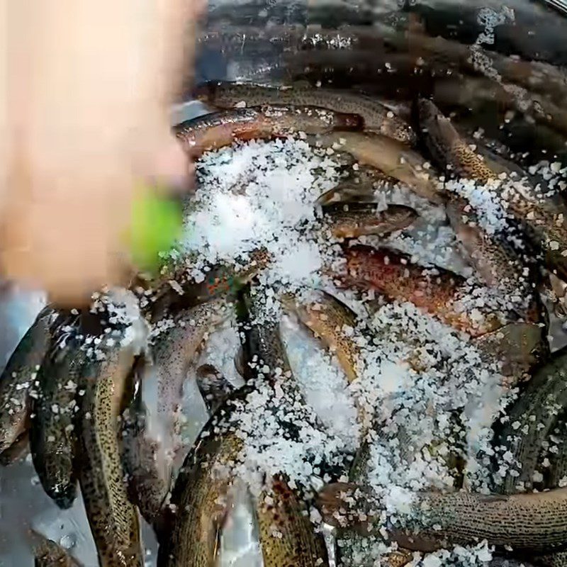 Step 1 Prepare eel Eel fried with betel leaves