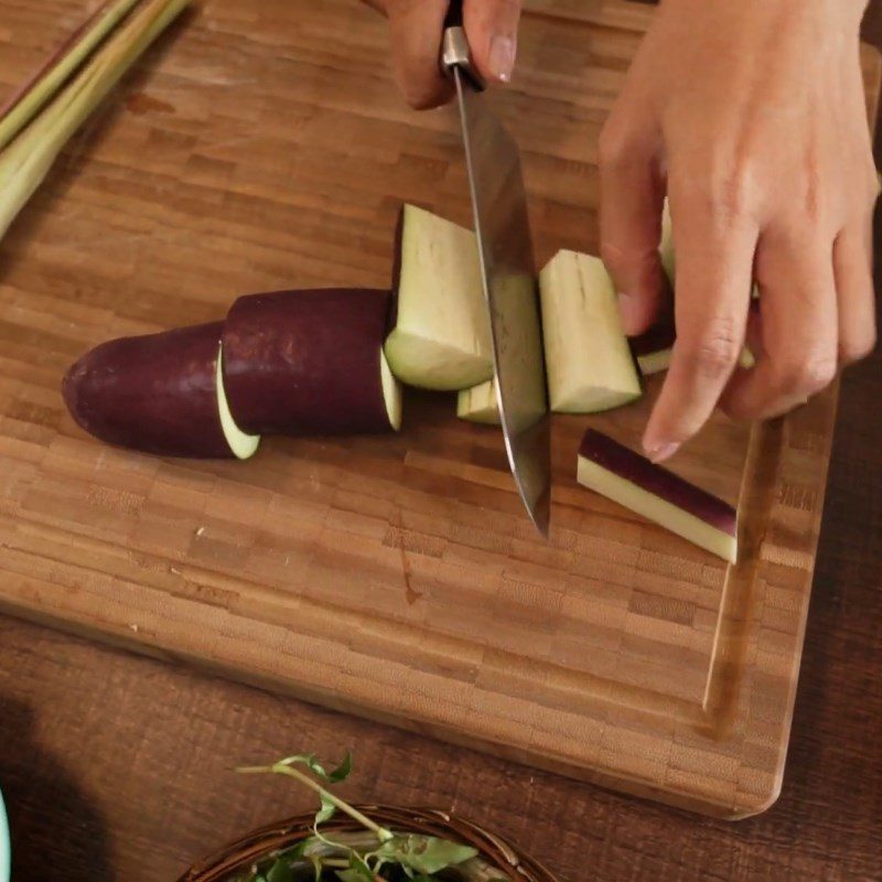 Step 1 Prepare the eggplant Eggplant braised in coconut milk