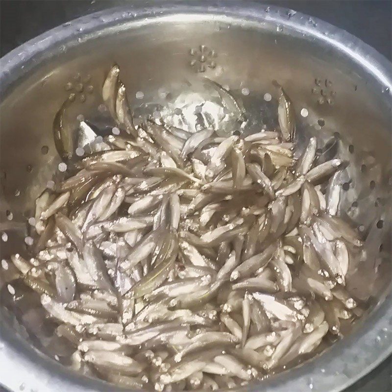 Step 1 Prepare the white fish Braised white fish with lemongrass and chili