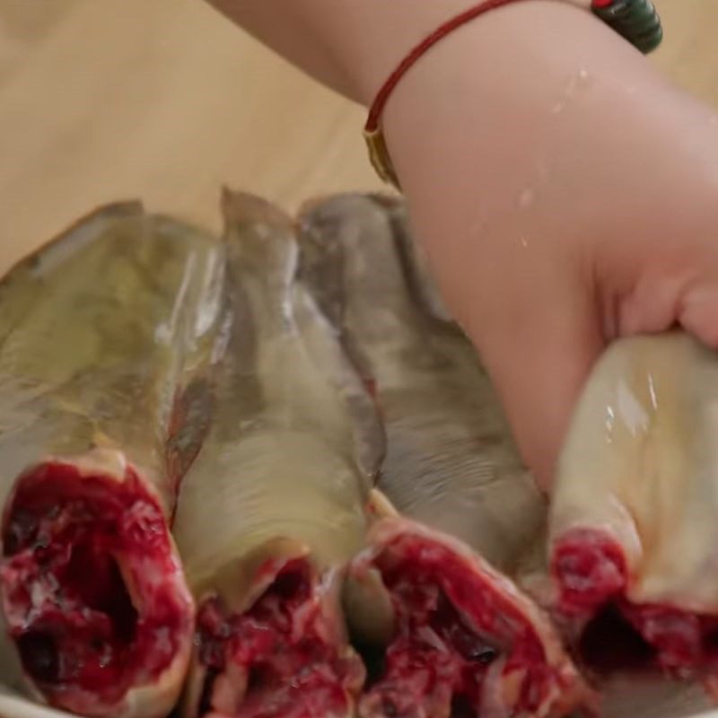 Step 1 Prepare the catfish Grilled catfish with ginger and fermented rice