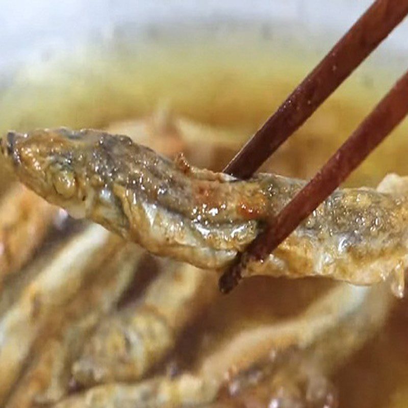 Step 1 Prepare the fish and fry the fish Crispy Fried Fish Roe with Tamarind Sauce