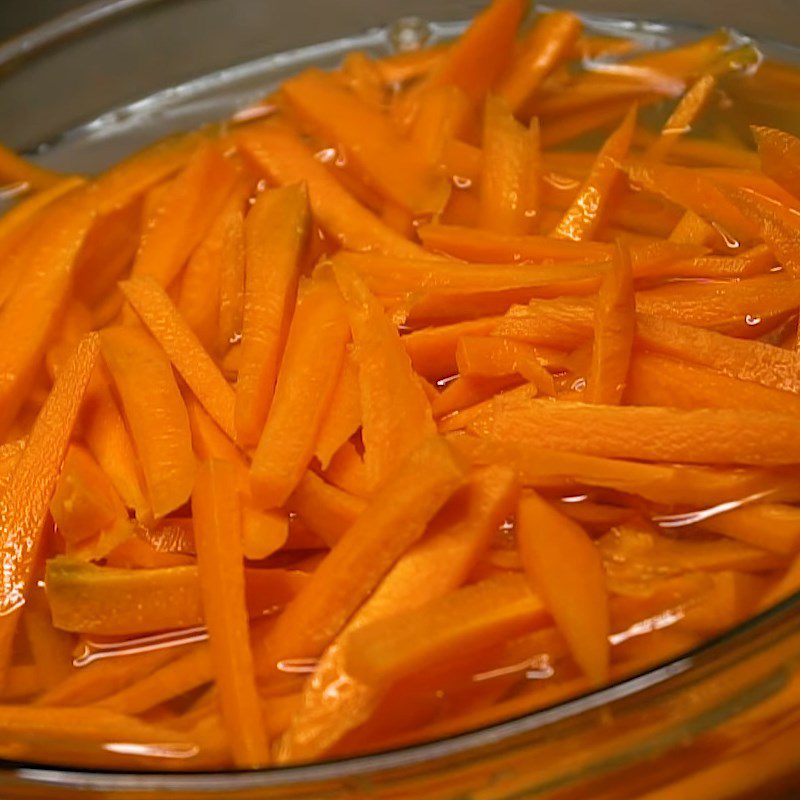 Step 2 Prepare various vegetables for dry vegetarian noodle stir-fried with vegetables and mushrooms