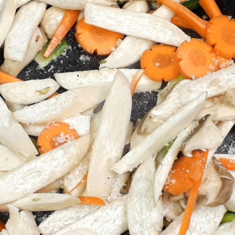 Step 2 Stir-frying the mushrooms for stir-fried Napa cabbage with chicken thigh mushrooms