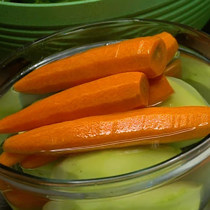 Step 2 Prepare various vegetables for dry vegetarian noodle stir-fried with vegetables and mushrooms