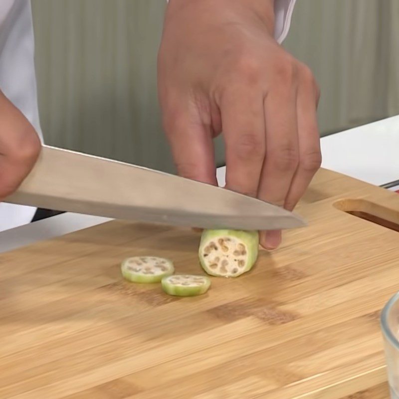 Step 2 Prepare the vegetables and fruits Sour soup with green banana and barramundi head